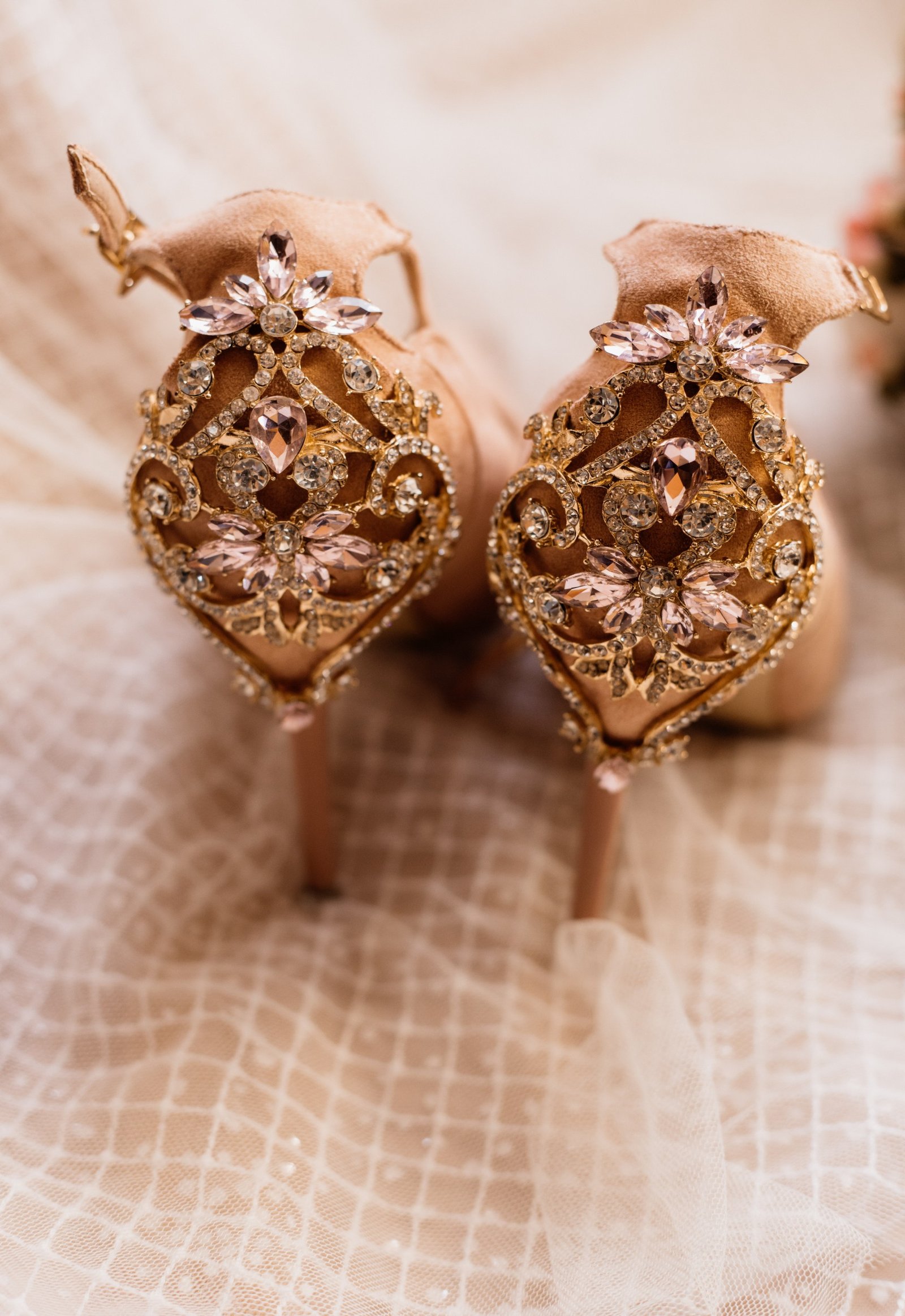 wedding-shoes-decorated-with-gems (1)